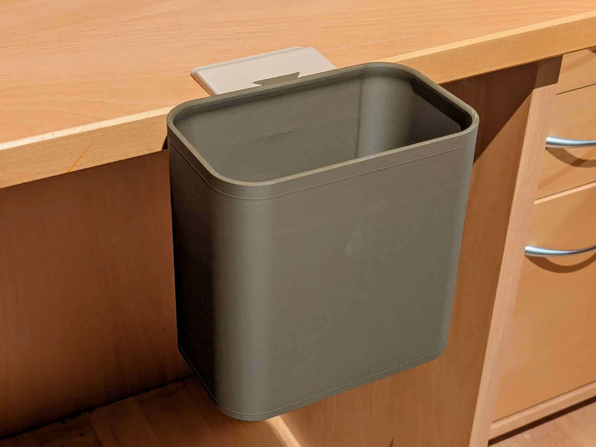 Desk Clamp Trash Bin, Slide-Off Removable Mini Waste Basket for Desk or Table